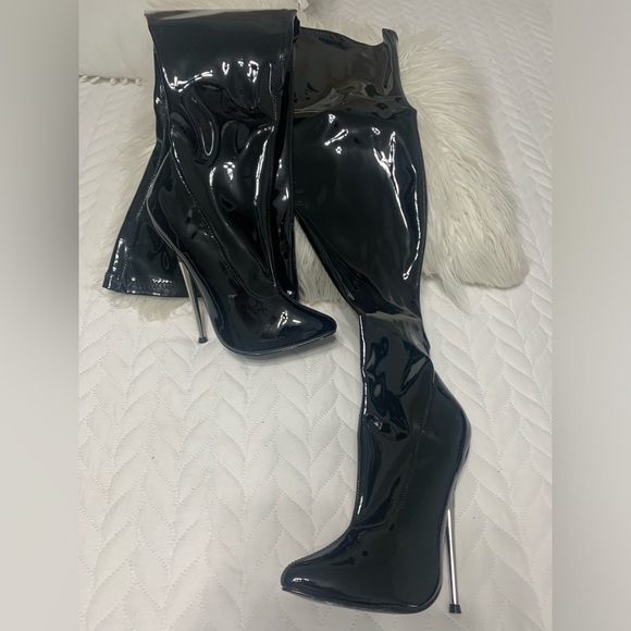 Over the knee boot - Picture 4 of 8